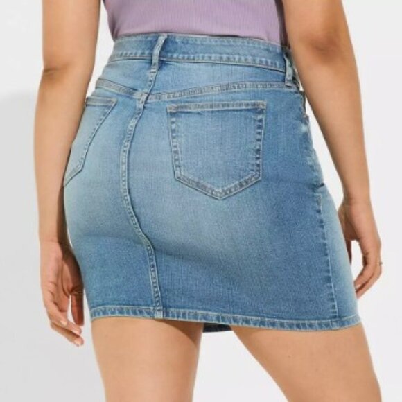 Torrid Mini Vintage Stretch Denim Skirt Size 24 #28 - Picture 2 of 6